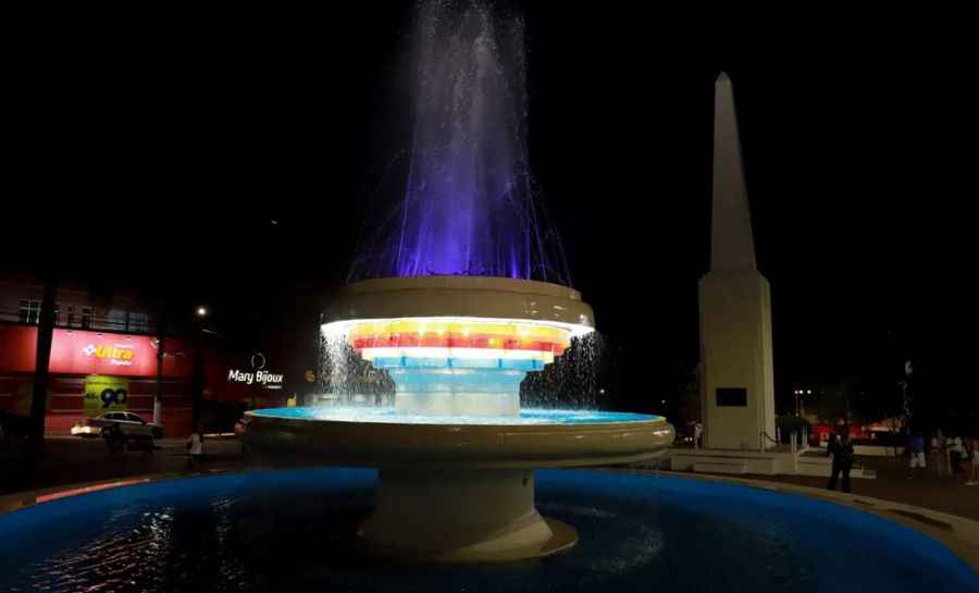 Após cinco anos, fonte luminosa do palácio é revitalizada e acesa em Rio Branco